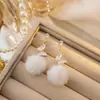 Em estoque venda quente brincos de franja de bola de pelo de borboleta longa com incrustação de diamantes estilo coreano design simples e avançado brincos doces para mulheres