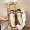 Sapatos Mary Jane estilo francês para mulheres, nova moda outono 2026, sapatos baixos de superfície macia com pérolas, leves, antiderrapantes, sapatos de sola fina