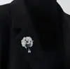 Broche de Rosa Brillante, Exquisito Elegante de Alta Gama para Mujer, Ramillete Versátil, Accesorios de Pines de Lujo Accesible de Nicho de Alta Gama