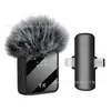 Micrófono de solapa inalámbrico F11 Tres en Uno para transmisión en vivo en teléfono móvil y grabación de video corto, Producto popular transfronterizo F15 con bola de peluche