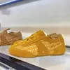 Sapatos de Verão Retrô Femininos Tecidos Vazados de Malha Respirável 2025 Novas Sandálias Solado Macio Sapatos Casuais Versáteis