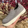 Zapatos para Mujer 2025 Primavera Zapatos Transfronterizos para Mujer Zapatos de Tela Old Beijing Suela Suave Ligeros Zapatos para Madre Suela Gruesa Zapatos Casuales