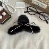 Clip de Pelo de Felpa con Lazo de Lujo para Mujer 2025 Nuevo Pasador de Gama Alta para Recogidos en la Parte Trasera de la Cabeza Pinza de Tiburón Accesorio para el Cabello