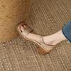 Sandálias Femininas Primavera e Verão New Mid-heel Square Toe com sapatos femininos de couro macio