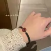 Pulsera de Hebilla Ping An de Cinabrio Diseño de Nicho Femenino Sentido de Diseño Pareja Masculina y Femenina Cuerda Roja Año de Cumpleaños Tejido a Mano Cuerda de Mano Regalo de Cumpleaños