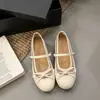 Zapatos Mary Jane transpirables de malla de un solo tirante estilo francés para mujer, nuevo modelo primavera 2026, zapatos de ballet versátiles de corte bajo con lazo