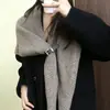 Bufanda Chal Triangular de Punto Retro para Mujer, Nuevo Estilo Otoño e Invierno 2025, Bufanda Gris Cálida y a la Moda para Usar con Abrigo