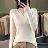 Suéter de punto ajustado con cuello en V para mujer, nuevo top interior de punto liso, suéter de punto, estilo de manga larga para otoño e invierno