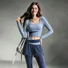 Roupas de Yoga da Moda da Internet Conjunto de Duas Peças para Mulheres com Bojos Embutidos Mangas Longas Calças Saia Falsas de Duas Peças Elástico Afinando Conjunto de Yoga Outono