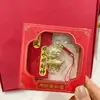 Colgante Dorado para Teléfono Móvil Serie Año de la Oveja Estilo Nuevo Oveja Pequeña Doble Cara Llavero de Oro Macizo Actividad Cultural y Creativa Conductor de Tráfico Pequeño Regalo