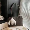 Bolsa de Hombro Retro de Moda Nueva Texturizada para Otoño e Invierno 2025, Gran Capacidad, Versátil, para Mujer, tipo Underarm Bag, Bolso Tote
