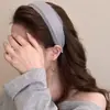 Diadema de Seda de Ala Ancha Simple para Primavera y Verano para Mujeres Nuevo Estilo 2025 Diadema Alta Versátil Diaria Elegante Accesorio para el Cabello