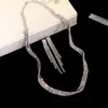 Set de dos piezas de aretes y collar de encaje con incrustaciones de diamantes, totalmente incrustado de diamantes, exquisitamente elaborado, cadena para la clavícula con un diseño único, joyería de nicho para mujer, venta al por mayor