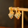 Brincos de Franja de Trevo de Quatro Folhas Multicor da Moda para Mulheres com um Toque de Luxo, Brincos com Design de Elemento Dopamina de Luxo Leve