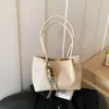 Bolso tejido de cuero para mujer, simple y elegante, versión coreana, bolso de hombro casual de nicho, bolso para axila madre e hija, bolso tipo cesta