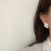 Elegantes Pendientes de Flor Tridimensionales de Metal Cepillado con Cierres de Plata S925, Estilo Socialité de Alta Gama, Pendientes de Moda y Versátiles