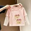 Nova Coleção Primavera/Outono 2026: Camiseta Doce de Borboleta para Meninas, Top Listrado de Desenho Animado Elegante de Manga Longa com Design Falso de Duas Peças