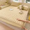 Lençol de cama acolchoado, espesso, estilo hotel, com protetor de colchão, à prova de poeira e resistente à sujeira, adequado para todas as estações