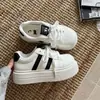 Zapatillas originales de suela gruesa estilo coreano, nuevos zapatos blancos versátiles de otoño 2026, zapatillas casuales de nicho para estudiantes, zapatillas versátiles para mujer