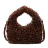 Yue Zi 2026 Outono Inicial Nova Bolsa de Mão Pequena Quadrada Elegante Design de Lã de Cordeiro Moda Versátil Bolsa de Ombro Transversal