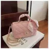 Bolsa Transversal Estilo 2026 Inspirada na Chanel com Corrente Acolchoada, Bolsa Quadrada Pequena Versátil para Mulheres, Adequada para o Dia a Dia e Pode Ser Usada como Bolsa de Ombro ou de Mão