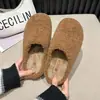 Nueva ropa exterior casual retro de felpa otoño e invierno gorro cálido perezoso pantuflas de pelo mocasines para mujer 2026 pantuflas de algodón