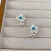 Brincos de Flor Banhados a Ouro Real 18K Brincos de Tarraxa de Luxo Leve Temperamento de Ponta Brincos de Moda Versáteis de Nicho Atacado para Mulheres