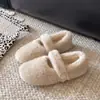 Mocasines cálidos, zapatos de algodón para otoño e invierno, nuevos versátiles 2026 dulces de felpa con suela plana peludos para mujer, de corte bajo