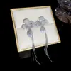 Pendientes de Borla con Flor de Circonita de Aguja Plateada, Pendientes Elegantes y Lujosos con un Diseño Único para Mujer
