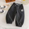 Pantalones de Felpa para Niños Pequeños, Nuevo Estilo Otoño e Invierno 2026, Pantalones Deportivos Cálidos Integrados de Felpa para Niños