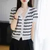 Nueva Moda Verano 2025 Elegante y Versátil Moderna Camiseta Delgada con Colores Contrastantes, Jersey Adelgazante de Manga Corta Holgada