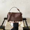 Bolsa tipo travesseiro de couro macio de alta qualidade, super popular no estilo coreano, para mulheres, nova moda 2026, versátil, de ombro e transversal, grande capacidade