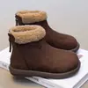 Nuevas Botas de Nieve para Niños Otoño/Invierno 2026 Unisex Niños y Niñas Felpa Plus Cálidas Botas Cortas Gamuza de Vaca Antideslizante Suela Suave Zapatos de Algodón