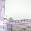 Lujo Ligero y Sensación de Alta Gama, Pendientes de Botón de Flor de Tres Pétalos Hueca Incrustados con Diamantes Súper Brillantes de Circonita, Pendientes Exquisitos y Compactos, Accesorios de Oreja de Moda y Versátiles