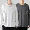 Camiseta de manga larga para hombre para primavera y otoño, disponible en blanco puro y negro, con cuello redondo, adecuada como capa base o camiseta interior, y un diseño fino y ligero para usar en otoño