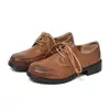 Sapatos femininos de couro com cadarço em estoque de fábrica, bico redondo, salto baixo grosso, sola antiderrapante, sapatos casuais da moda para o outono e primavera