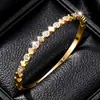 Pulseira de aço titânio, pulseira de aço inoxidável de trevo de quatro folhas transfronteiriça europeia e americana, zircônia, luxo leve, sensação de alta qualidade, pulseira de aço titânio que não desbota