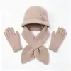 Conjunto de três peças para outono e inverno: novo chapéu de tricô floral com pelo de coelho, cachecol e luvas para aquecimento e proteção das orelhas