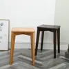 Taburete de madera maciza de punto madera de caucho sala de estar taburete cuadrado adulto creativo taburete de comedor taburete de maquillaje popular en la red se puede apilar venta al por mayor