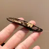 Pinza para el pelo de terciopelo con forma de corazón y perlas, estilo coreano, color block, nuevo modelo otoño e invierno 2026, pinza de pico de pato para frente y laterales