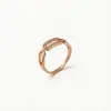 Anillo de Cadena Geométrico Estilo Ins con Diamantes, Anillo de Cadena Hueco Dorado, Joyería de Diseño de Nicho Vintage al por Mayor