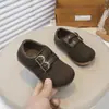 Zapatos de Niños Suela Blanda Niche 2026 Zapatos Individuales Diseño Brogue Hebilla de Cuero Retro Otoño Nueva Llegada Mocasines Birken