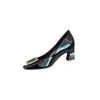 Aumento de Altura de 8CM Fivela Quadrada Clássica de Metal Salto Bloco Sapatos Femininos 2026 Novo Estilo Francês Bico Quadrado Couro Verniz Salto Alto Baixo