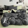 Juego de Ropa de Cama de Cuatro Piezas de Color Sólido Bicolor Estilo Nórdico Lavado Amigable con la Piel Sábana Simple Juego de Sábanas Ajustables de Tres Piezas para Dormitorio de Estudiante