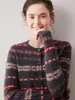 Novo cardigã de malha Fair Isle 100% cashmere puro para mulheres, com gola redonda e um design listrado retrô vermelho e cinza