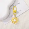 Colgante de llavero de girasol con cuentas de resina de colores, lindo adorno colgante de bolsa de dibujos animados hecho a mano, accesorio decorativo