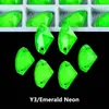 Broca de Vidrio con Forma de Hacha para Biselar Bordes, Pedrería Cosida a Mano con Base Plana, Accesorios Coloridos Fluorescentes Neón para Ropa DIY de Doble Agujero, Joyería Hecha a Mano