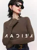 Elegante camisa base de punto gris de cuello medio alto para mujer, corte ajustado, suéter suave y acogedor para otoño e invierno, top de manga larga