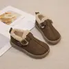 Zapatos Birkenstock de suela blanda para niñas, nueva colección otoño/invierno 2026, zapatos peludos infantiles de moda y versátiles, zapatos de algodón estilo retro para niños mayores