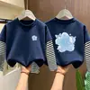 Camiseta de manga longa 100% algodão para meninas, nova para primavera e outono, camisa de base infantil, tamanho médio e grande, blusa infantil de duas peças falsas com desenho